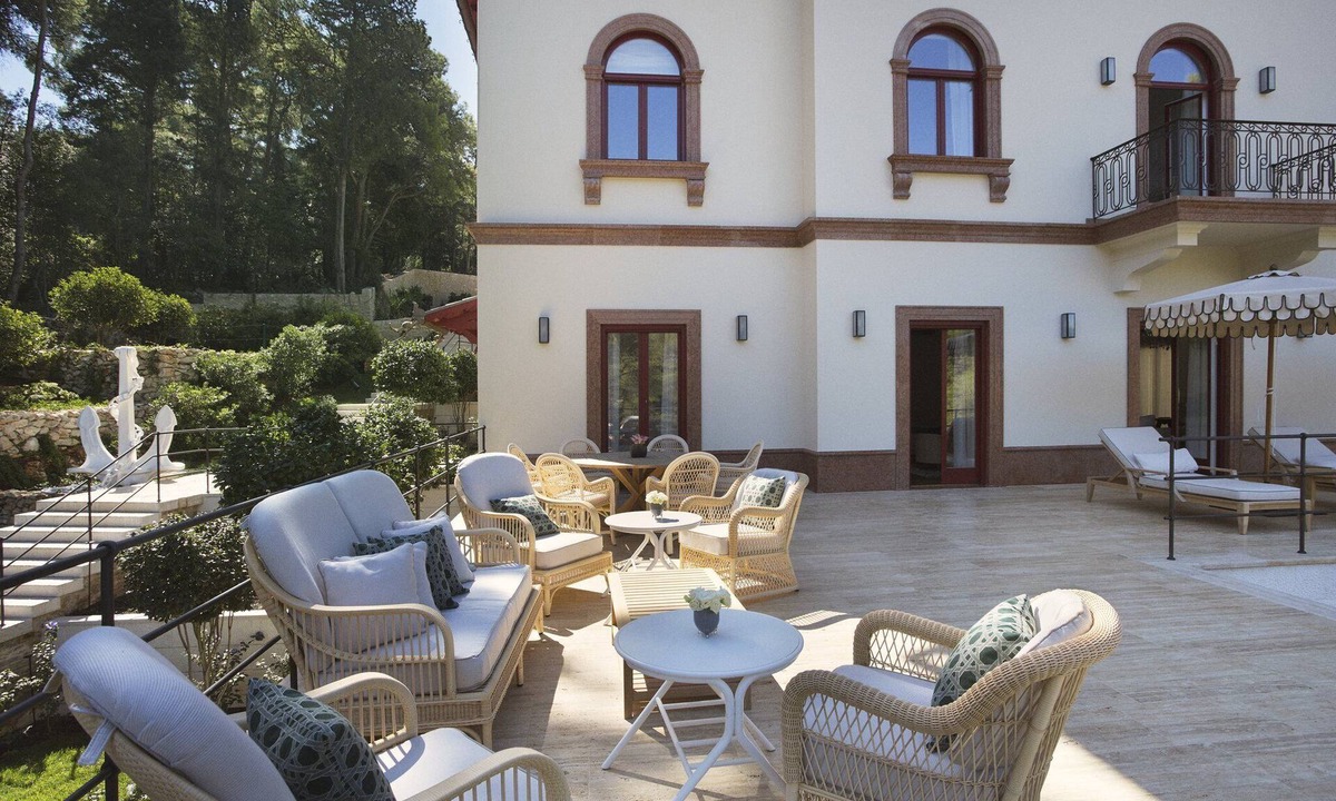 Cove Murtar Villa | Exquisite Mali Losinj Villa | Villa Serenity | 7 Bedrooms | Beach front