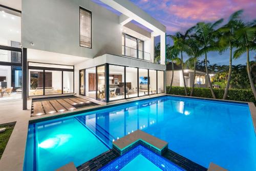 Hallandale Beach House | Exquisite Modern Marvel