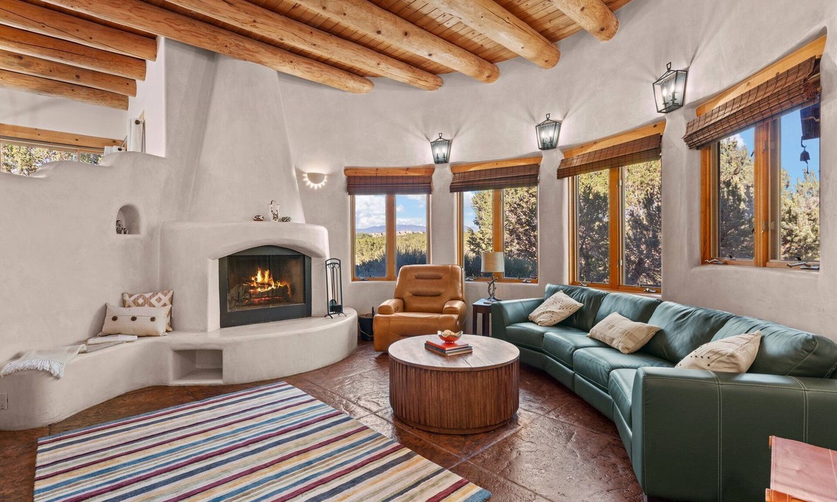 Santa Fe House | Exquisite Mountain Retreat on 1.75 Acres | Near Plaza | Private Master Suite