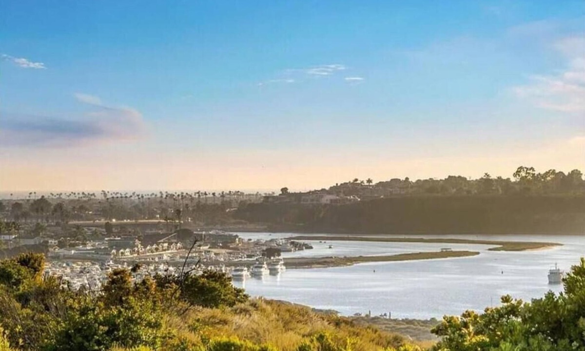Newport Beach Villa | Exquisite Panoramic View Estate