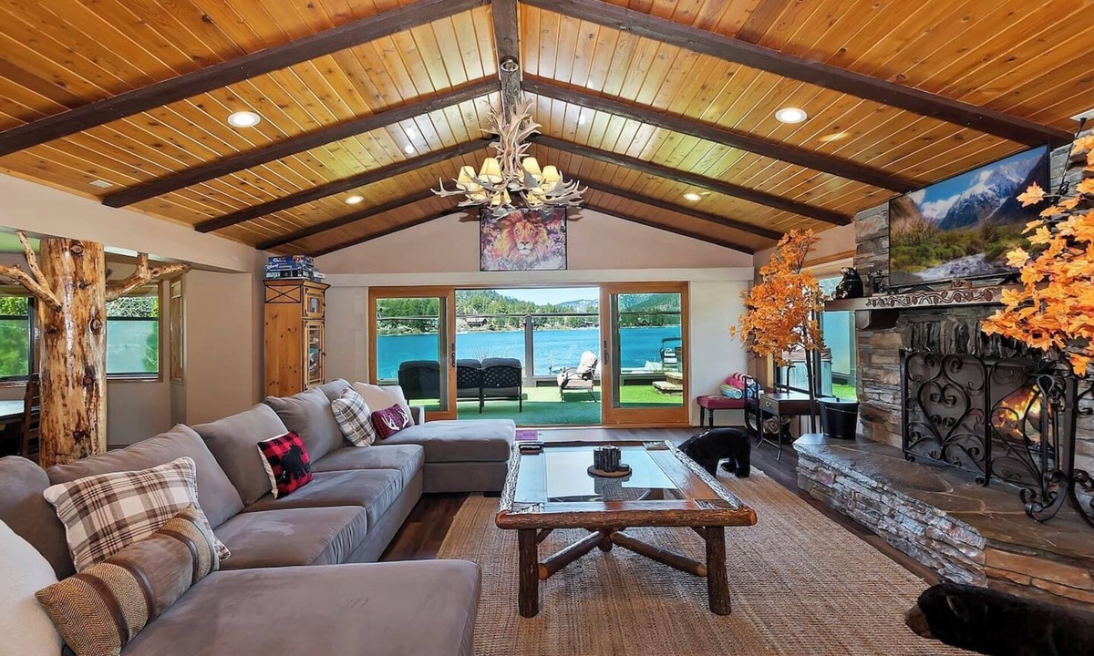 Boulder Bay Cabin | Exquisite Pet Friendly Lakefront Home on Stunning Boulder Bay