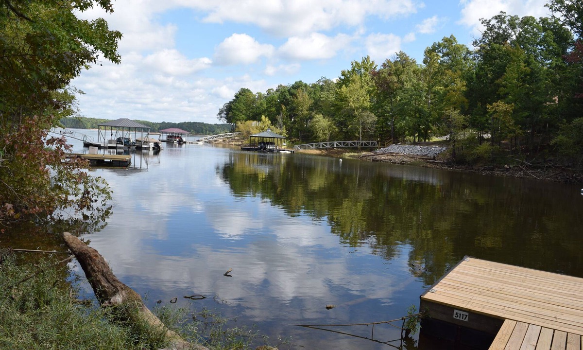 Merifield Acres House | Exquisite waterfront retreat on Buggs Island/Kerr Lake—perfect lakeside living!