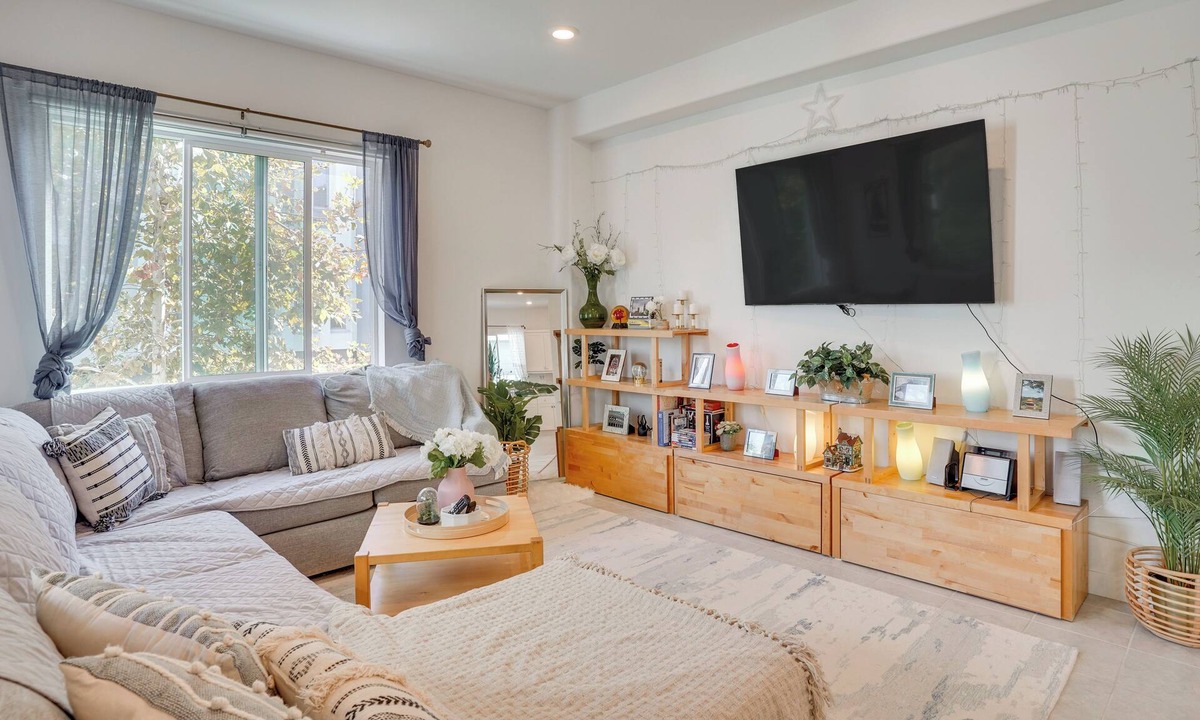Platinum Triangle House | Extended Anaheim Stay: Near OCvibe & Disney!