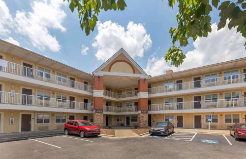 Greensboro Hotel | Extended Stay America Select Suites - Greensboro - Wendover Ave - Big Tree Way