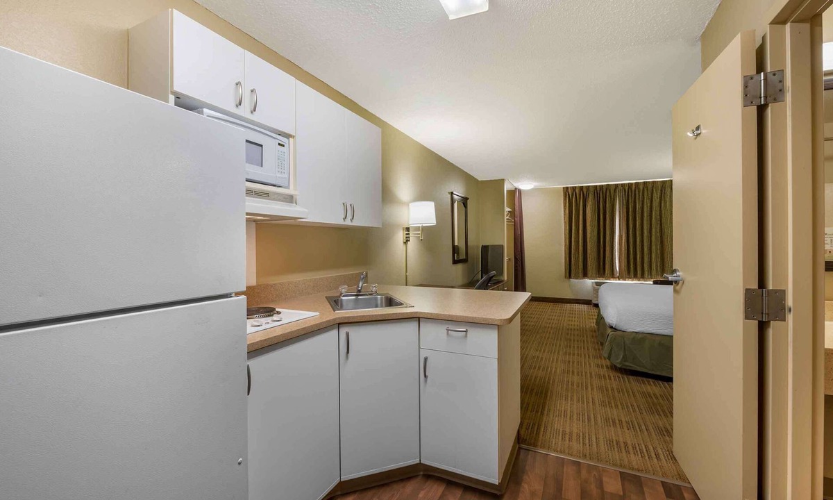 Champaign Hotel | Extended Stay America Suites Champaign Urbana