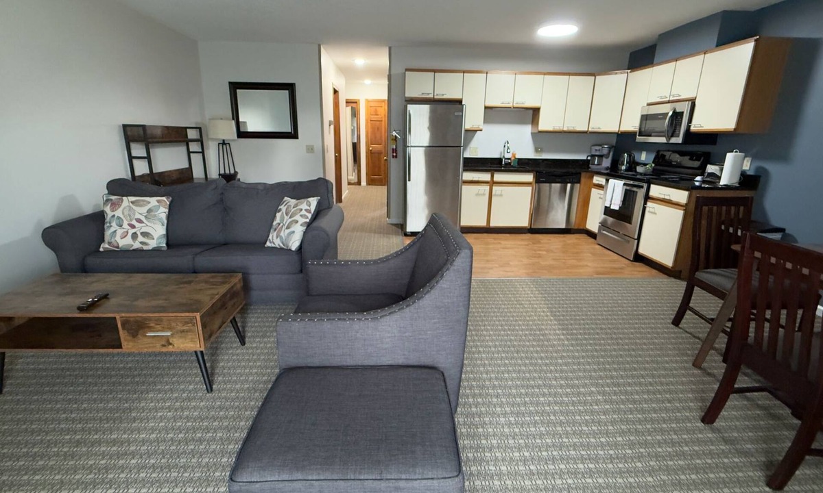 Pittsfield Apartment | Extended Stay- Full Kitchen 1BR apartment in Downtown Pittsfield