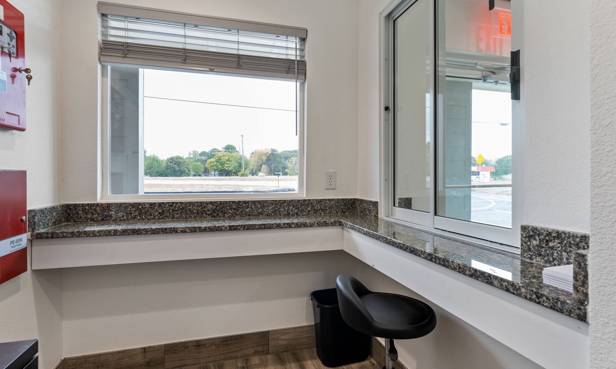 Gun Barrel City Hotel | Extended Stay Gun Barrel City