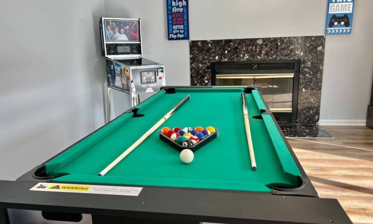 Crystal Lake House | Extended Stay Home 4BR Games Pet Friendly