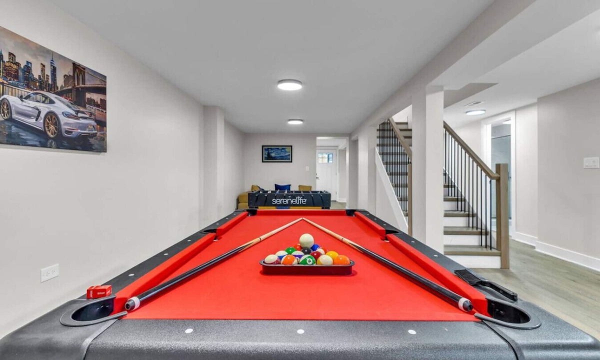 Maywood House | Extended Stay Maywood 4BR Home w/Pool Table