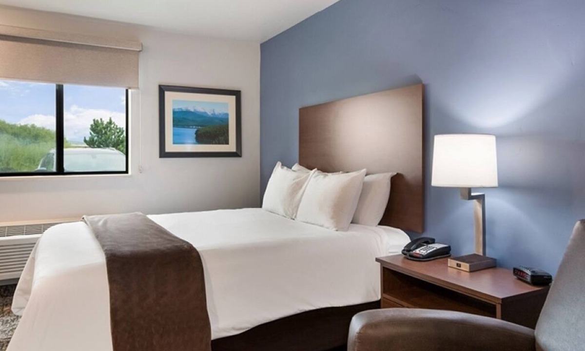 Grant Creek Hotel | Extended Stay Room w/Kitchenette & Comfy Bed Near Montana Attractions