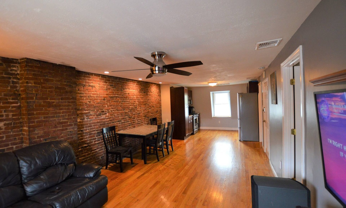 Central-Maverick Square - Paris Street Apartment | extended stays