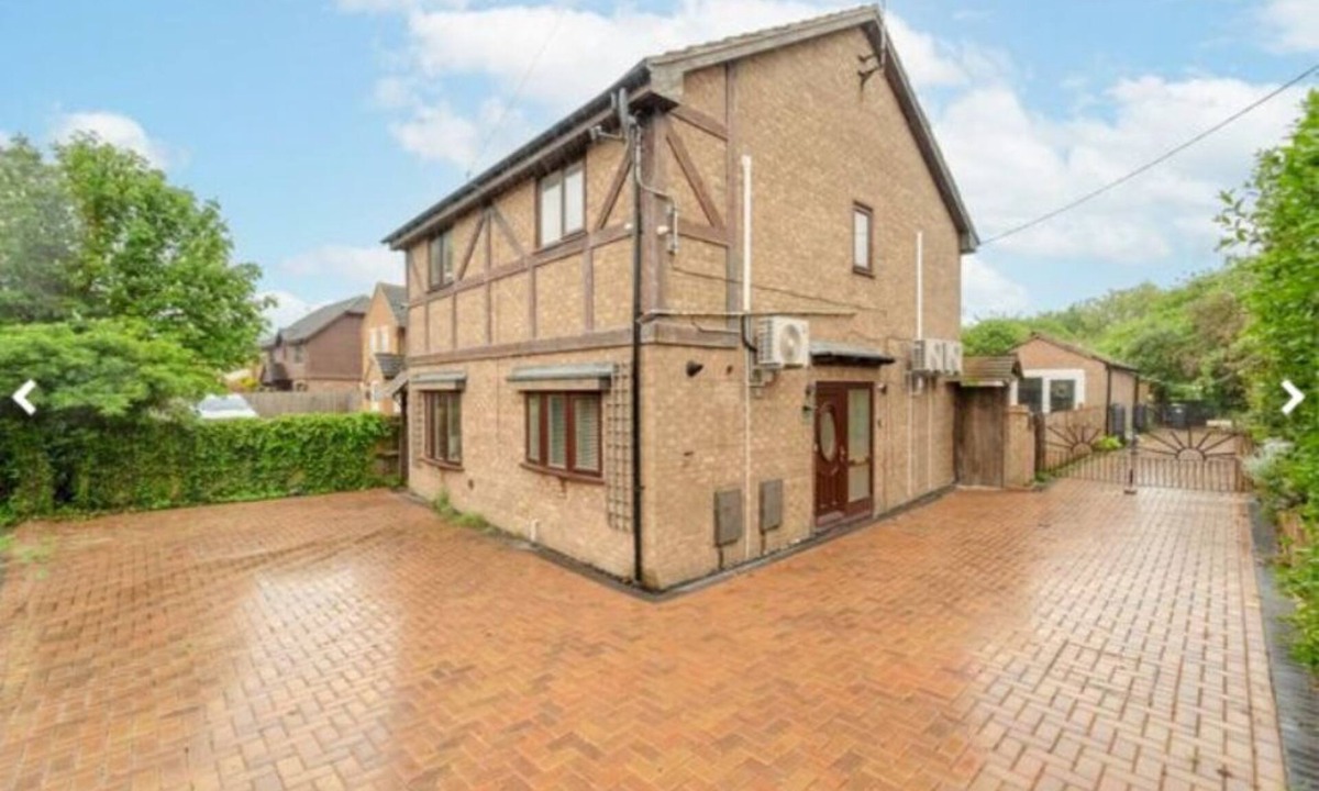 Little Stukeley House | Extensive 4 Bed close to Peterborough.