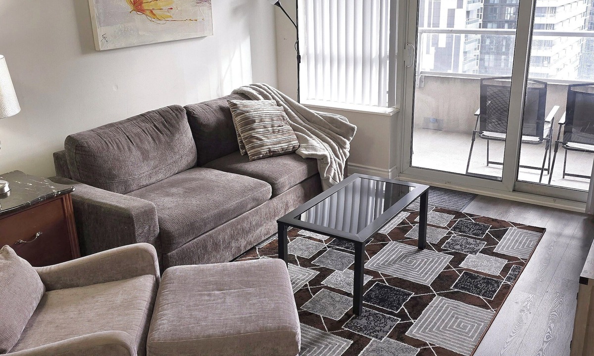 Toronto Entertainment District Condo | Extra Large 2 Bedroom Condo Downtown Toronto With CN Tower Rogers Centre View