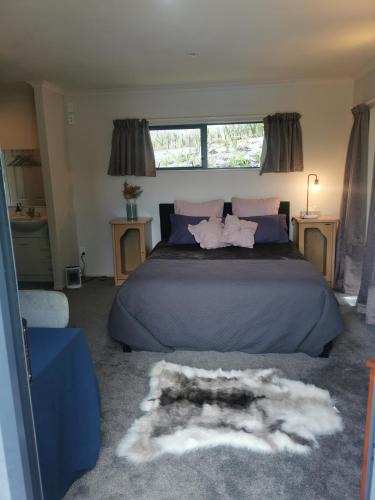 Hamilton House | Extra Large Room With Cozy Sofa & Tv