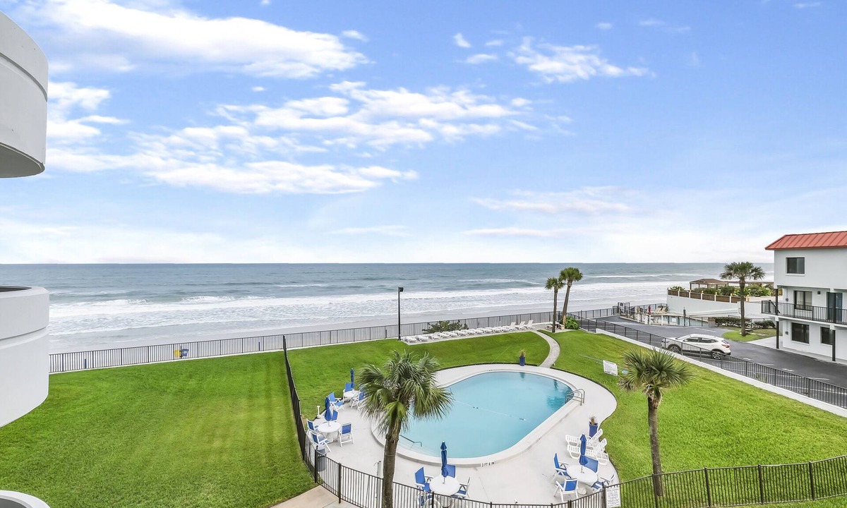 Daytona Beach Condo | Extra Large Truly Oceanfront 3 Bedroom 2 Bath Condo
