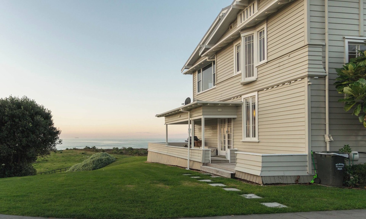 Pukehina Villa | Extraordinary Coastal Elegance. Unique Kiwi Experience.