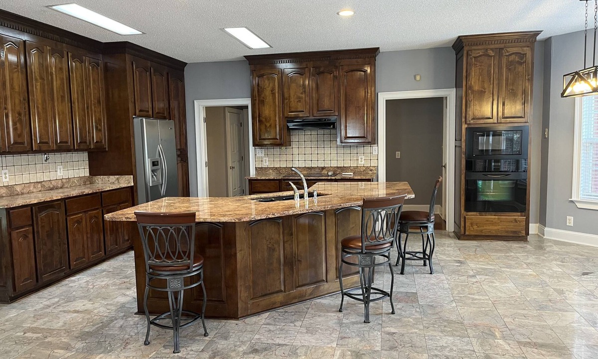 Warner Robins House | Extraordinary Mini Mansion