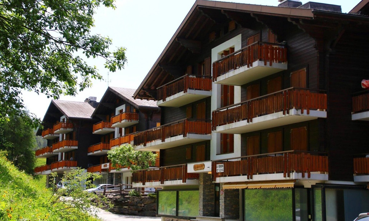 Sion Apartment | Extravagant apartment with view