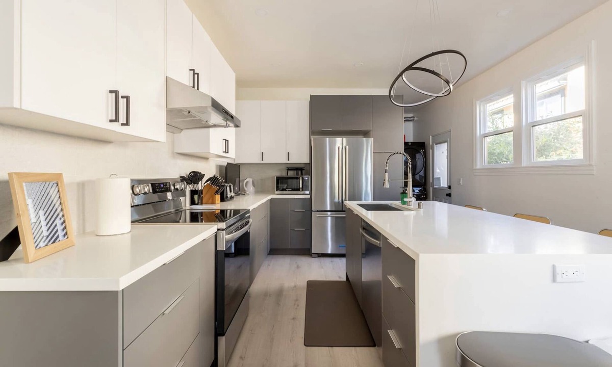 North Central Villa | Extravagant Modern Villa