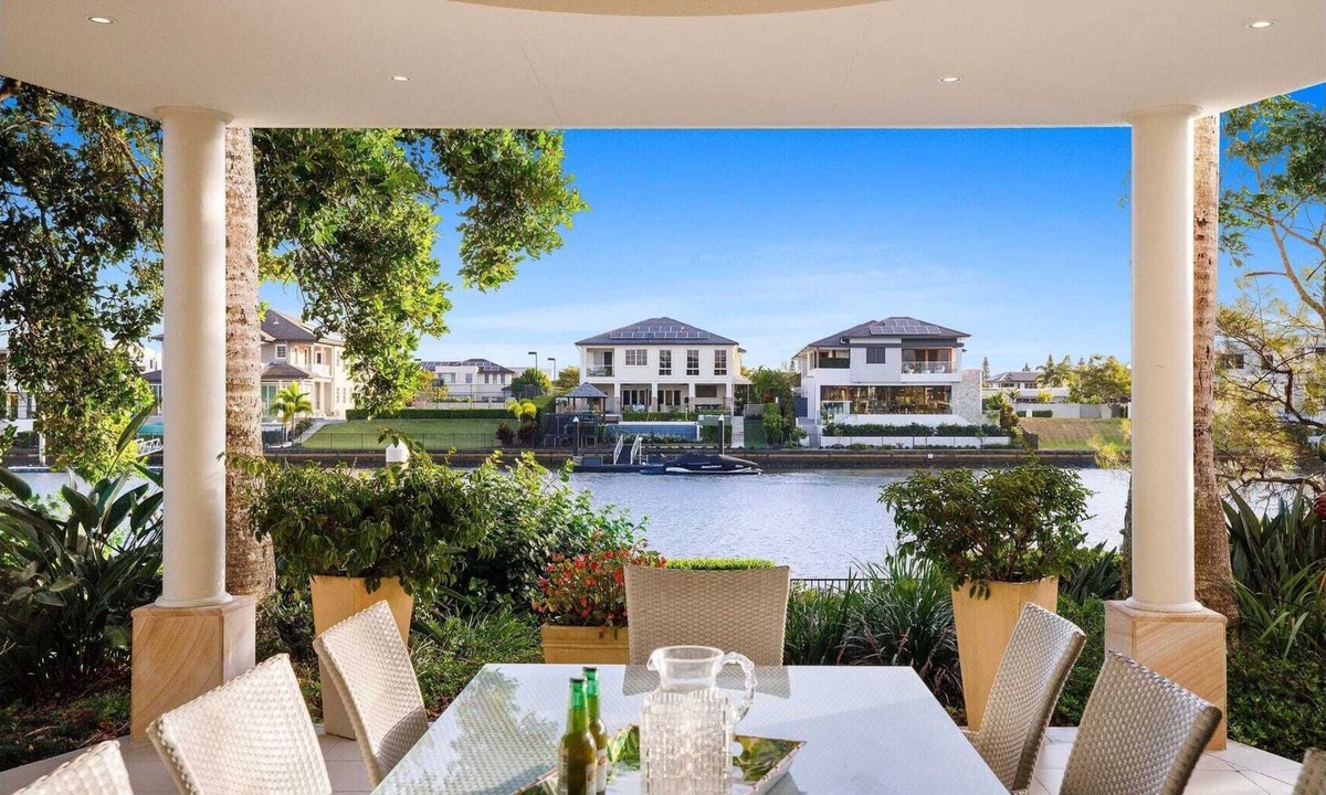 Gold Coast House | Extravagant Waterfront Home!