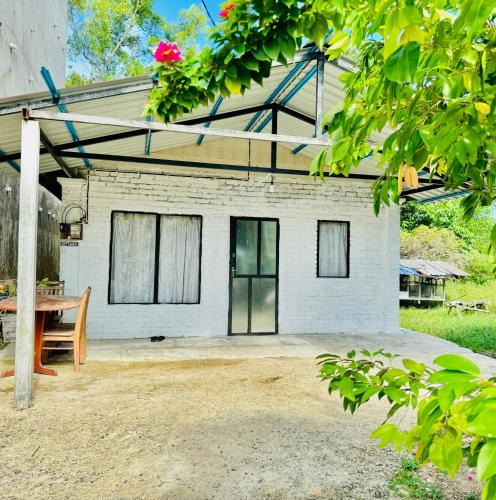 Kampung Ru Muda House | Eyka Studio Roomstay