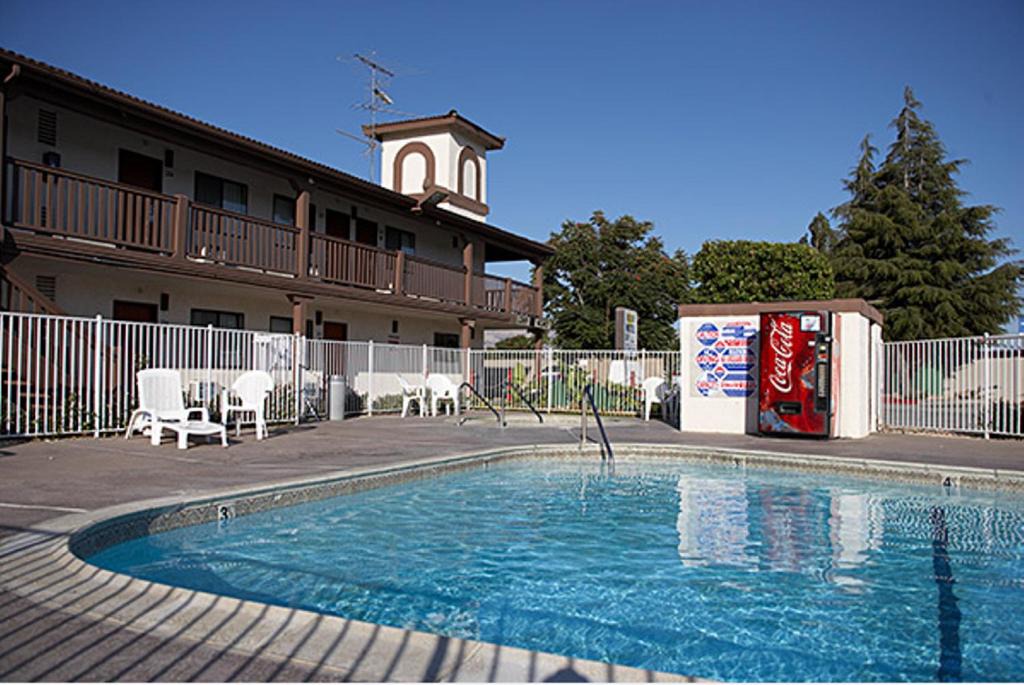 Newark Hotel | EZ 8 Motel Newark