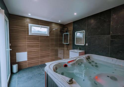 Deville-les-Rouen House | Félin pour l'Autre - Spa