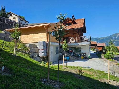 Sarn Apartment | Försterhaus Dalin Ferienwohnung Schweizer Alpen