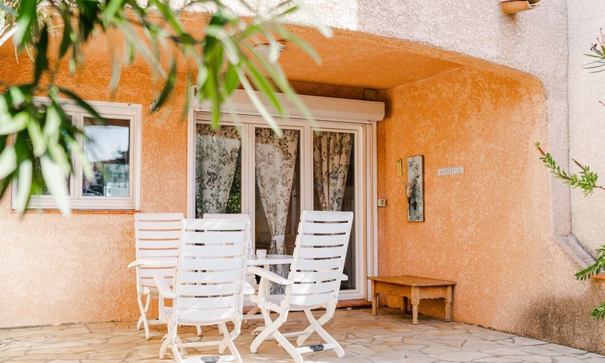 Foulquines House | F 128 Wonderful house with big terrace and winter garden