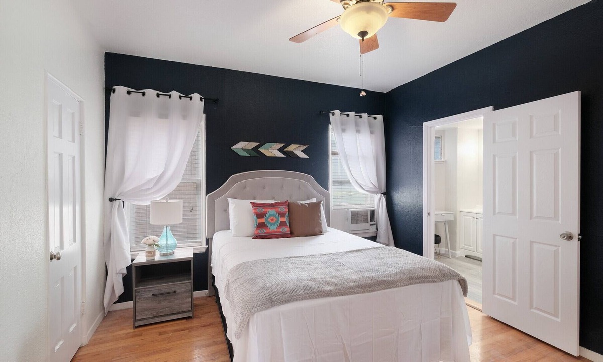 Monticello Park Apartment | F1 30% OFF Updated, Cozy & Clean Fast WiFi 2BR/2BA Monthly Rental