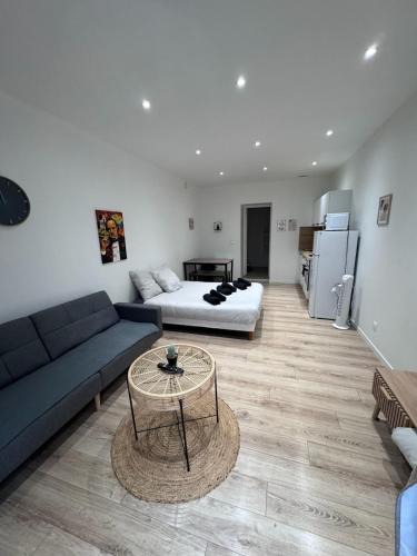 Anatole France Danton Apartment | F1 Cosy 1