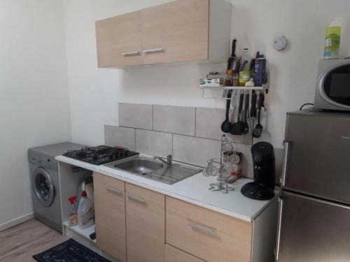 Aubenas Apartment | F1 pont d aubenas 45m2 proche commerces