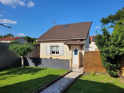 Tremblay-en-France Apartment | F2 duplex standing de 35 m2 à 3 min du canal de l'ourcq