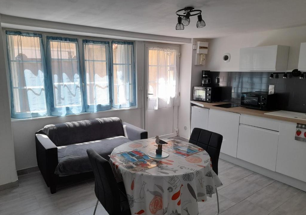 Courseulles-sur-Mer Apartment | F2 RDC promo cour Courseulles sur mer