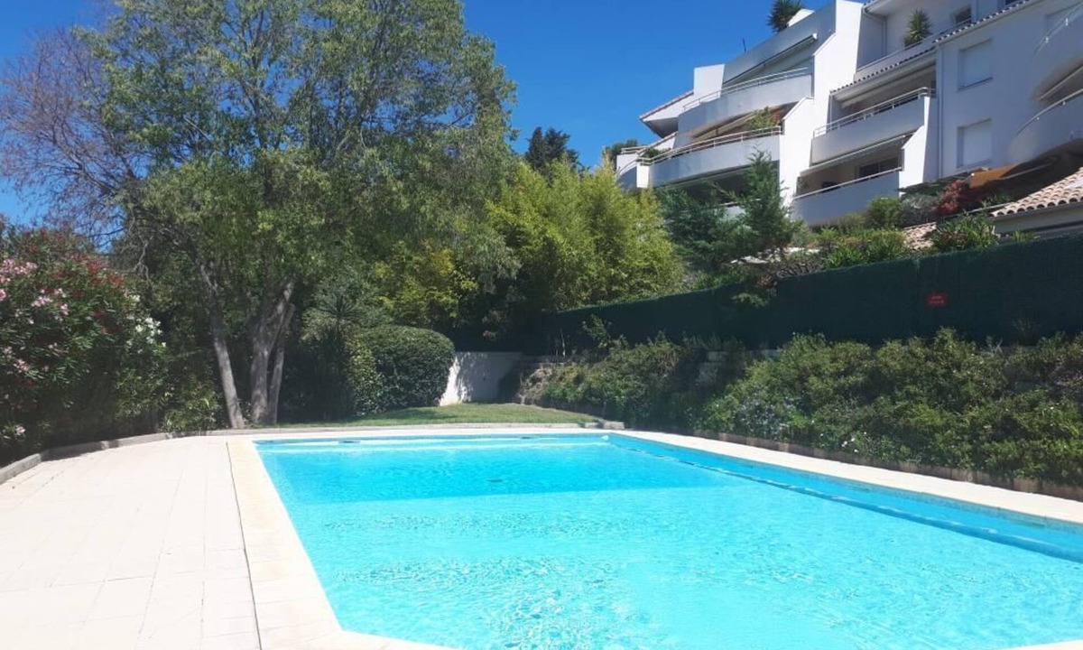La Chamberte Apartment | F3 63m2, Swimming pool, Terrace, Parking, 20 min plages by ImmoConciergerie