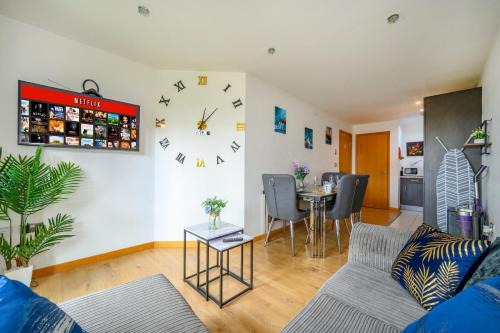 Saltaire Village House | F302 Lovely & Relaxing Stay With View