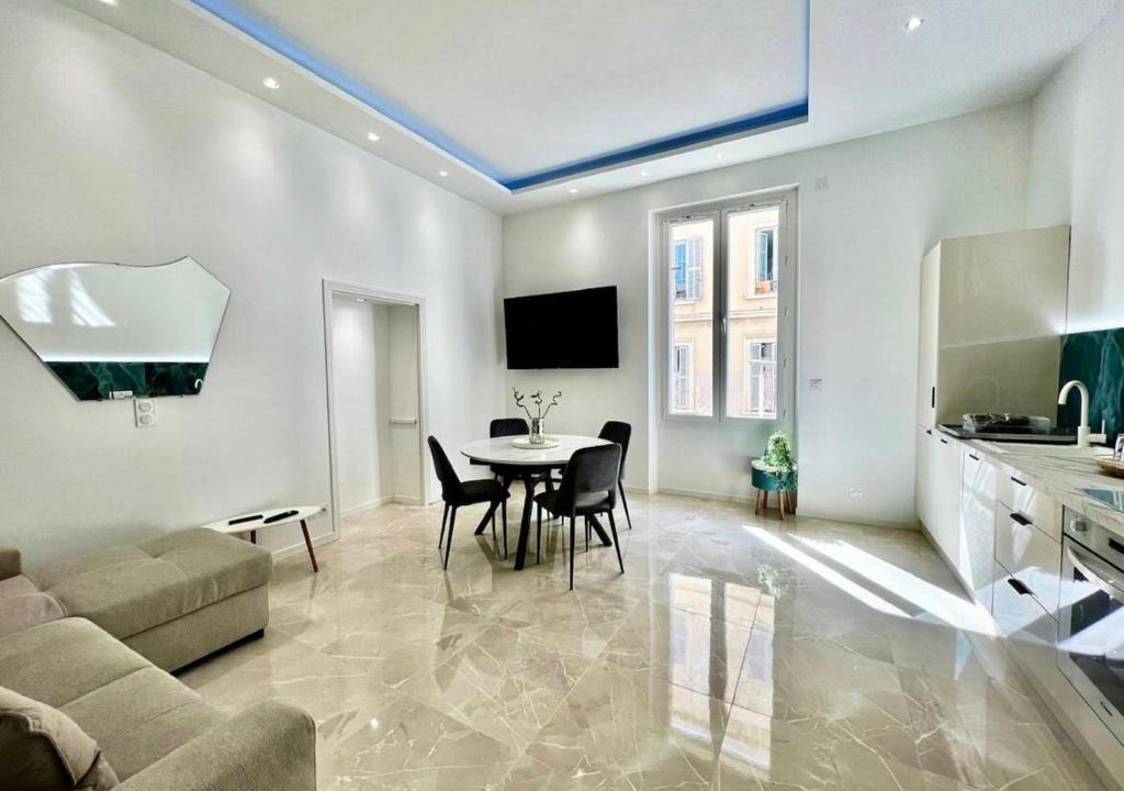 Cannes City Centre Apartment | F4 Haddad