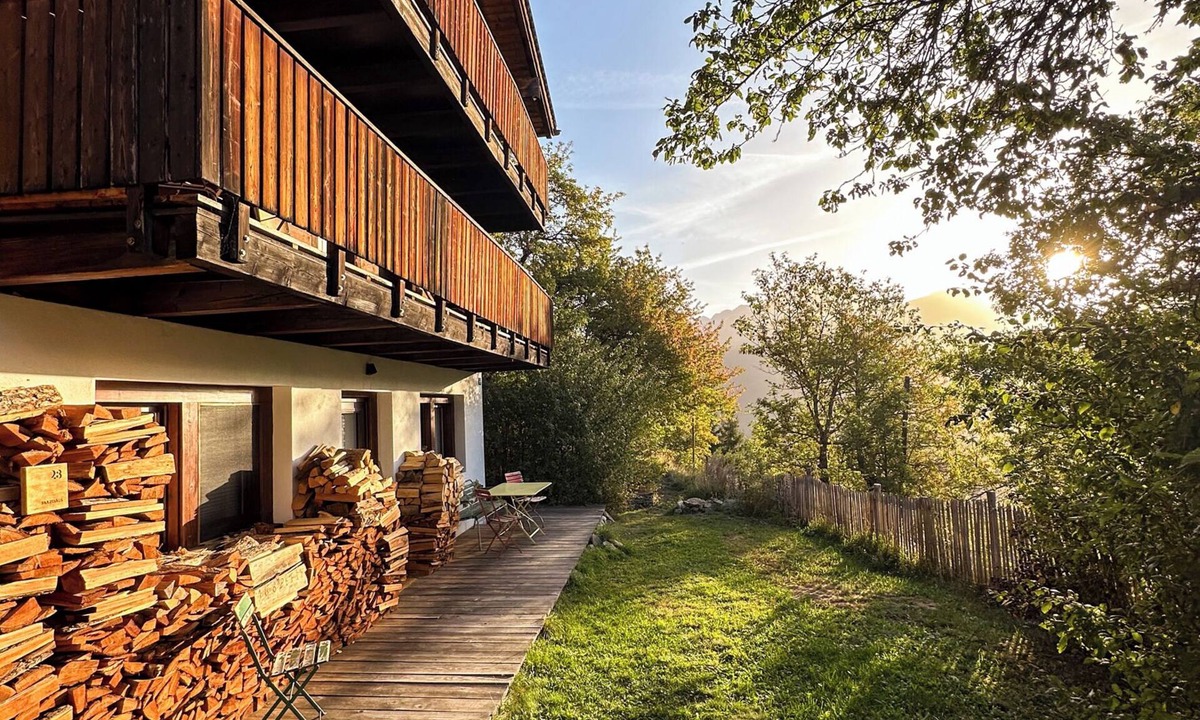 Martisberg Apartment | Faazihaus Ruhig Gelegenes Chalet in Panoramalage