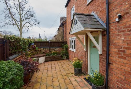 Avon Dassett House | Fab 2-Bed Cotswolds Cottage with Private Courtyard