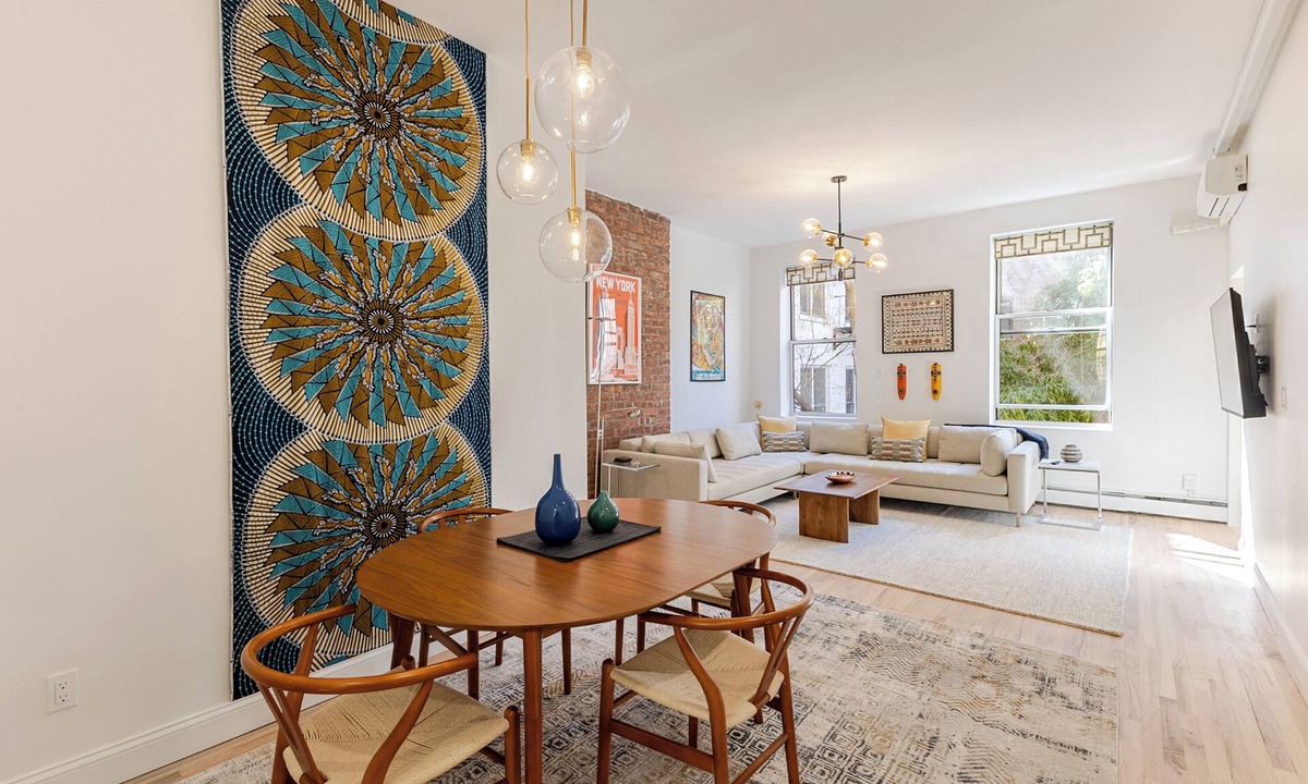 Ukrainian Village Apartment | FAB location. Gorgeous designer 2 bedroom,1 bath Apt Noho. LES.East Village