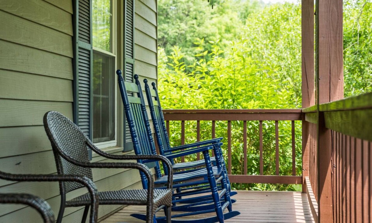 Faber House | Faber Hilltop Escape - Lake view near Routes 151 and 29, Wintergreen, Nellysford