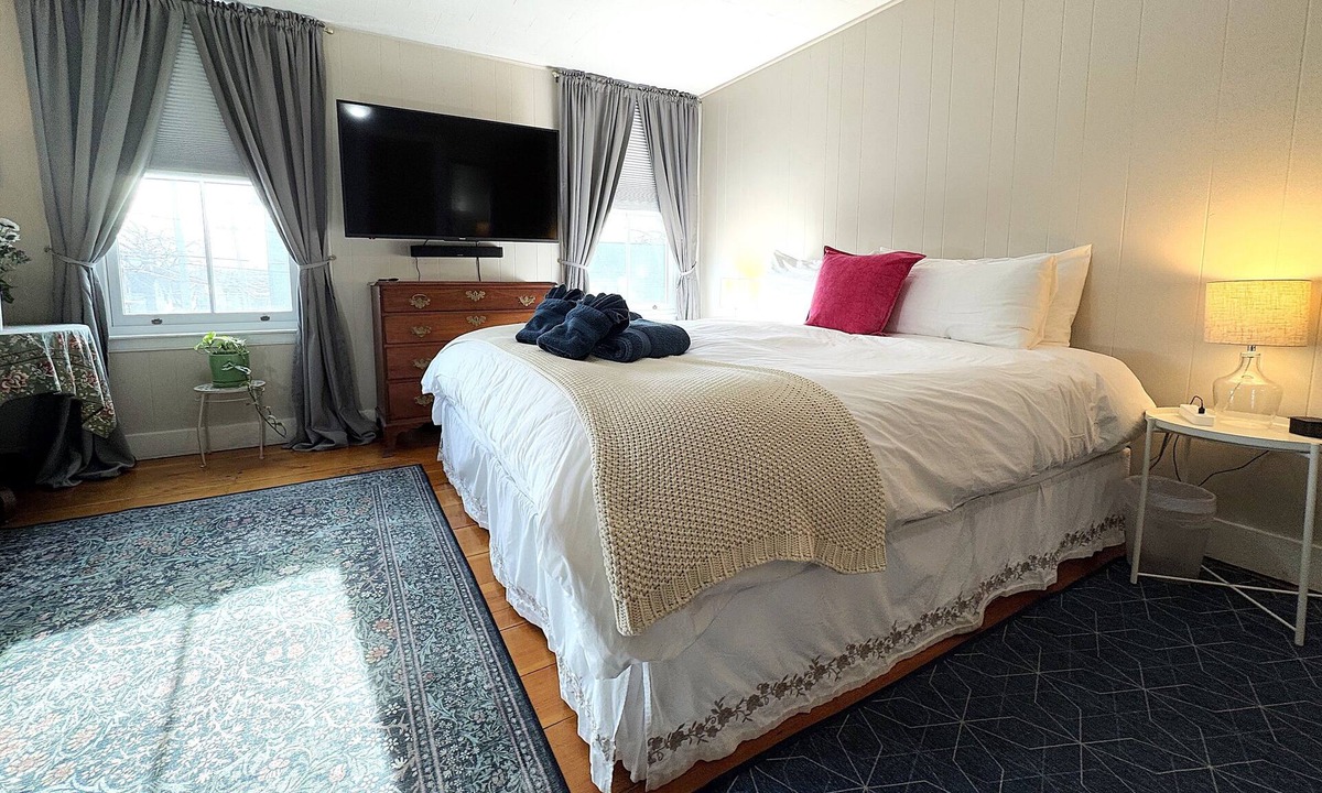 South End Apartment | Fabulous 3-bedroom apartment in vibrant Burlington
