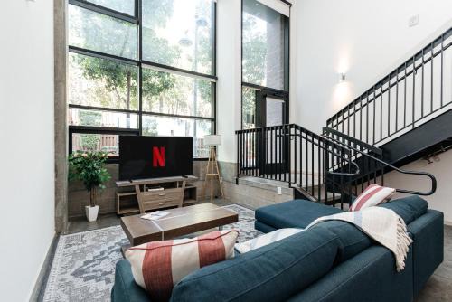 Hollywood Apartment | Fabulous and Spacious 2 level LOFT with Pool GyM Parking