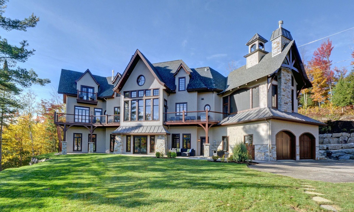Mont-Tremblant House | Fabulous Castle in the Sky ! Mont-Tremblant luxury at it's best !