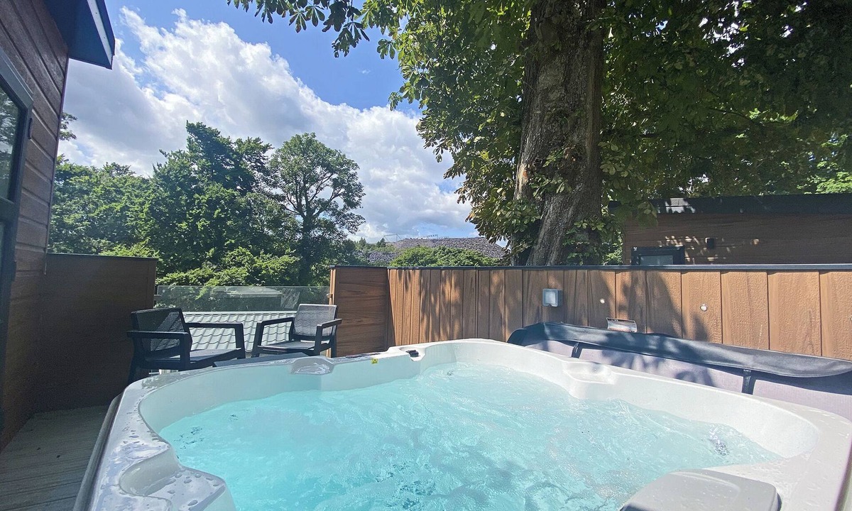 Bethesda Cottage | Fabulous glamping pod with separate bedroom.