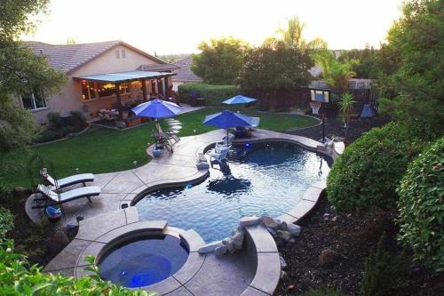 Folsom Villa | Fabulous Grand Home Pool~Jacuzzi Central Walkable