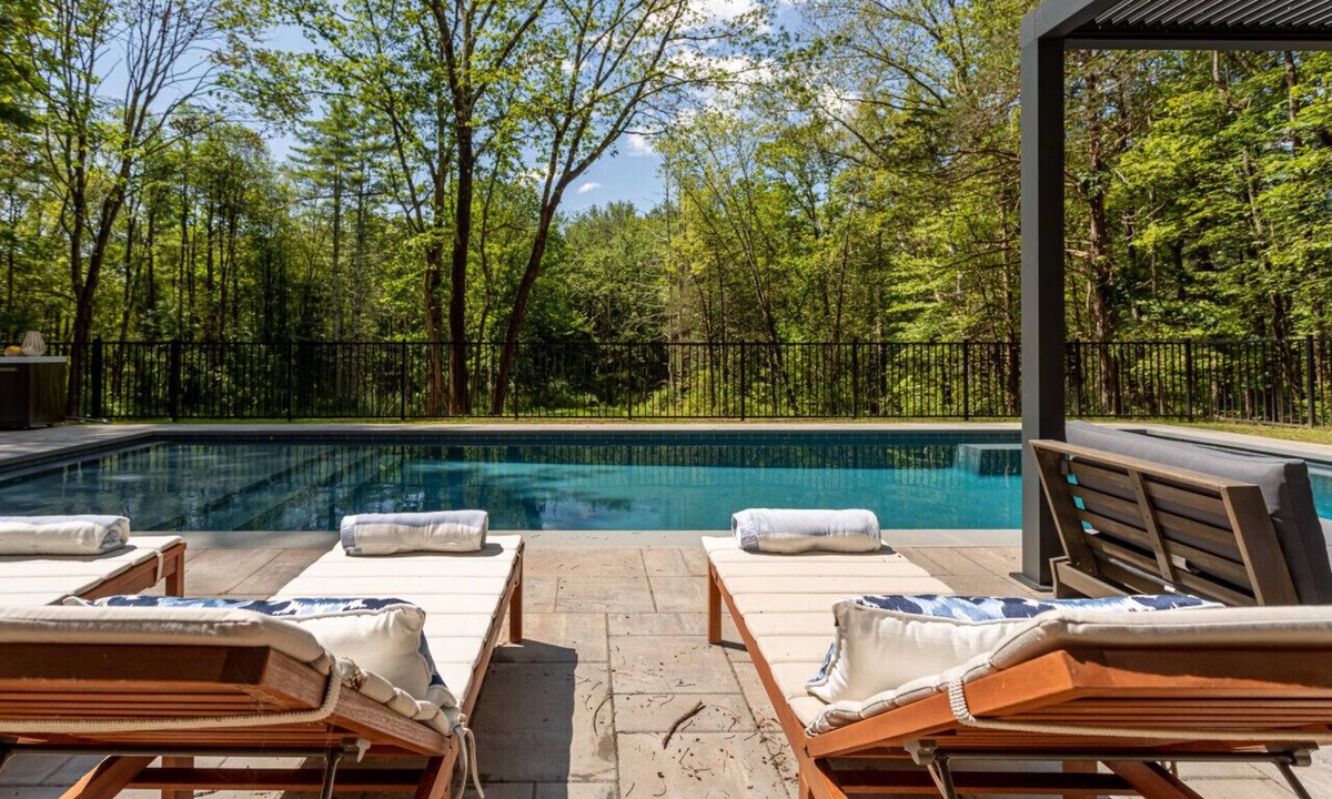 Town of Marbletown House | Fabulous Home w/FP & hot tub in Stone Ridge