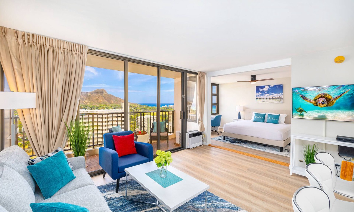Waikiki Condo | Fabulous Ocean & Diamond Head View with Free Parking!