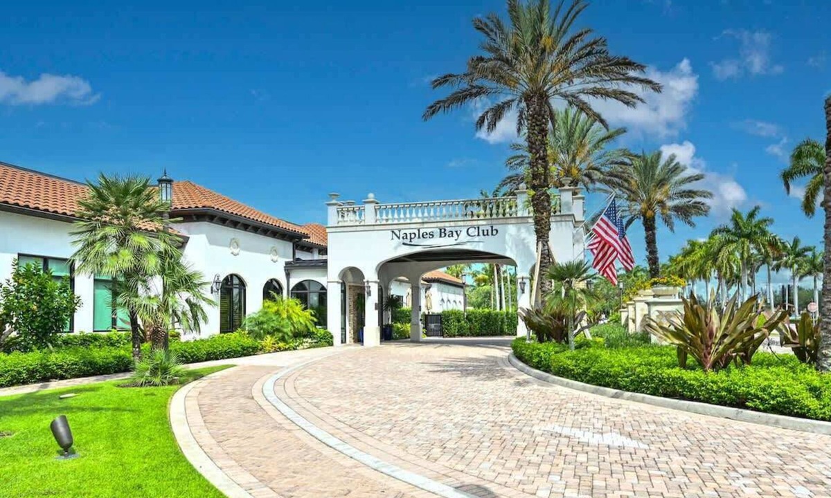 East Naples Condo | Fabulous Resort - Pool Views from Oversized Lanai