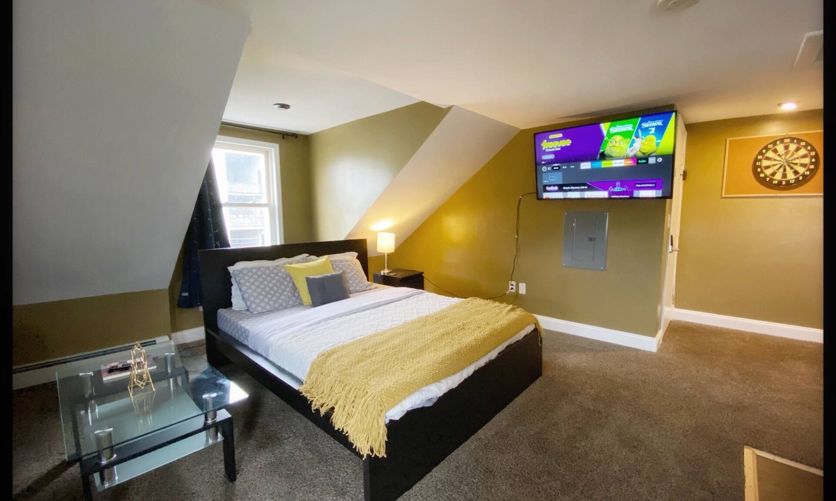 West End Apartment | Fabulous studio apartment with roof deck